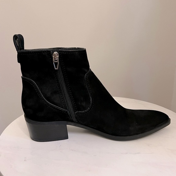 Dolce Vita suede booties 9.5 pointed toe stacked heel inner zip - Picture 2 of 10